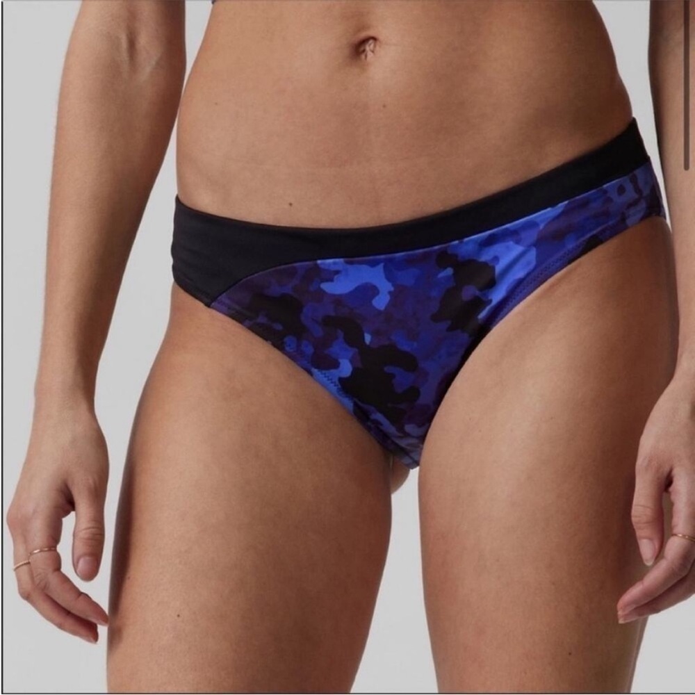 Athleta Freestyle Camo Small, cheeky coverage Sz M NWT
